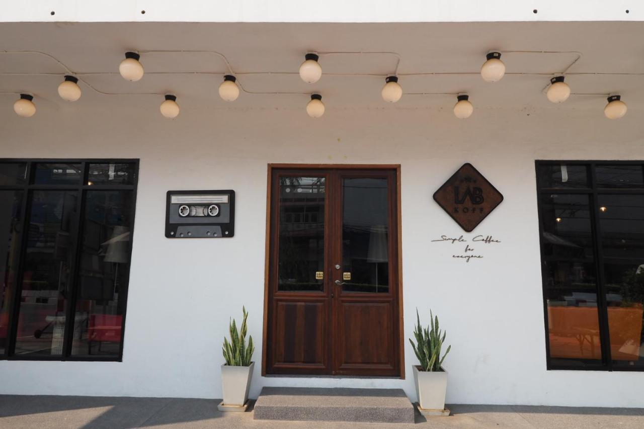 Labkoff Cafe And Hostel Kanchanaburi Luaran gambar